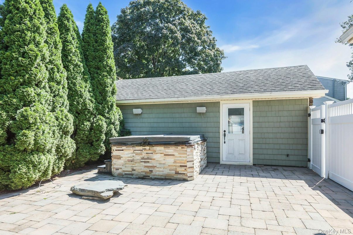 Exterior, Outdoor Kitchen