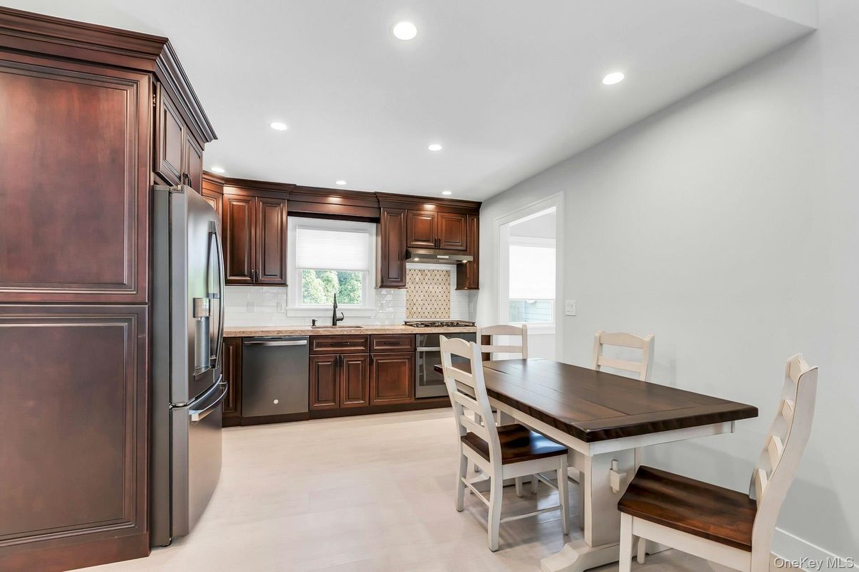 Dining room, Interior, Kitchen, Recessed Lighting, Stainless Steel Appliances