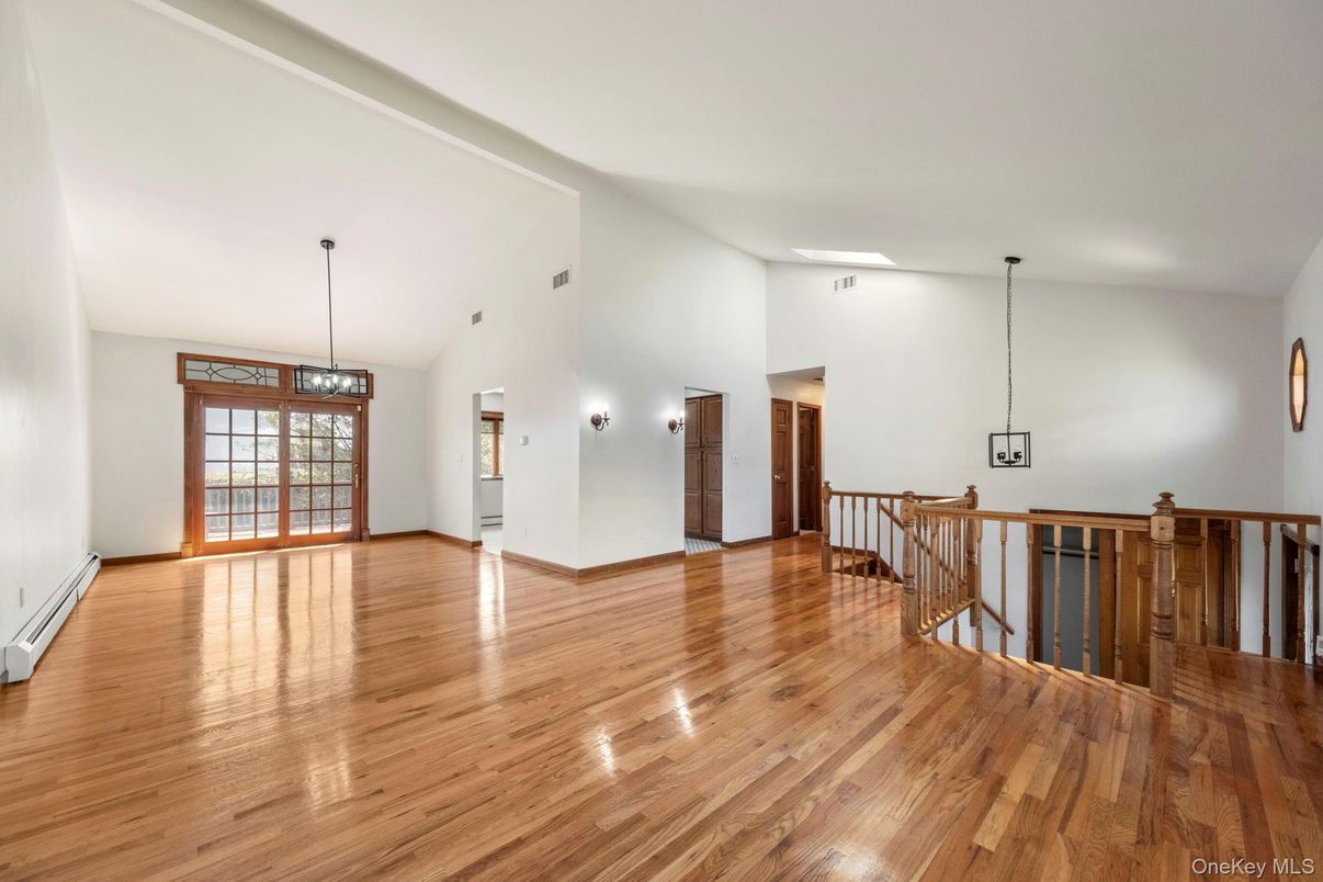 Empty room, Interior, Pendant Lights, Wood Texture Flooring