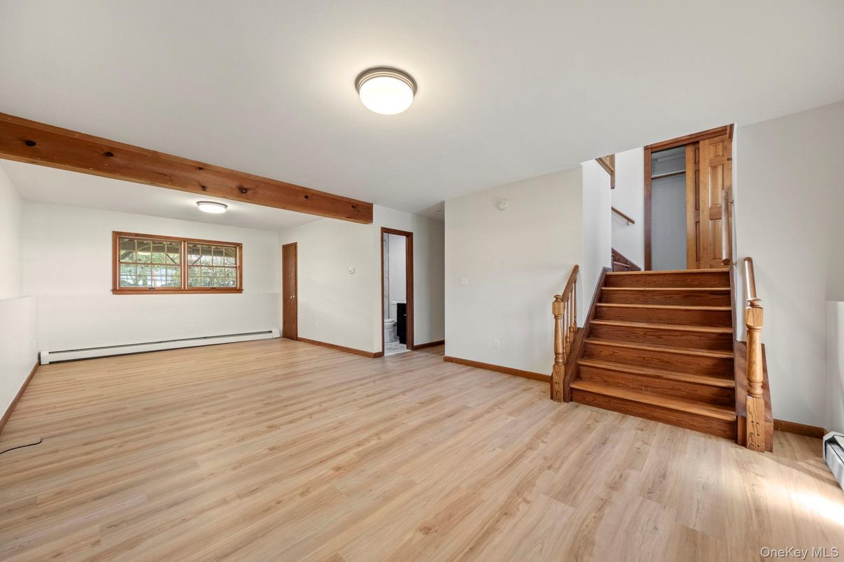 Empty room, Interior, Wooden Beams, Wood Texture Flooring