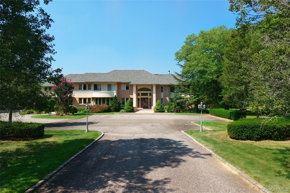 Exterior, Facade, Brick Facade, Georgian