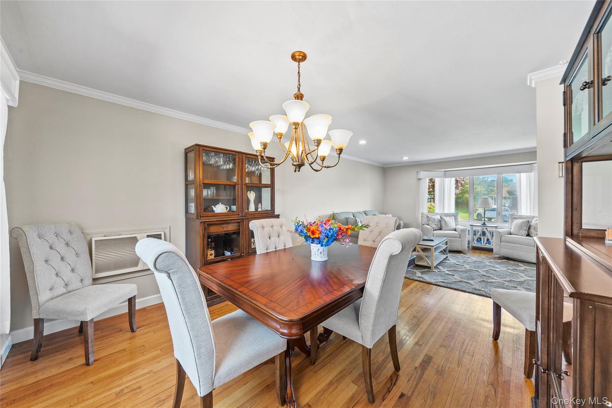 Chandelier, Dining room, Interior, Living room, Recessed Lighting, Wood Texture Flooring