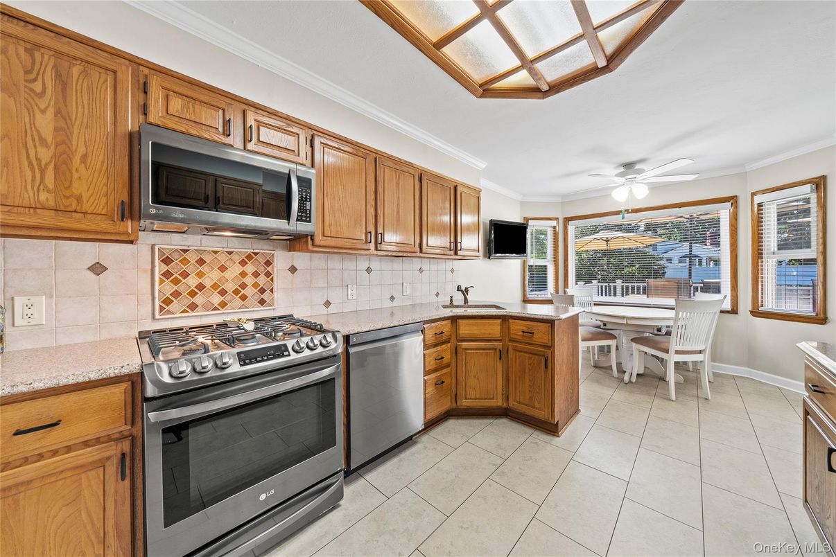 Dining room, Interior, Kitchen, Stainless Steel Appliances
