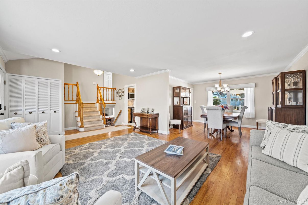 Chandelier, Dining room, Interior, Living room, Recessed Lighting, Wood Texture Flooring