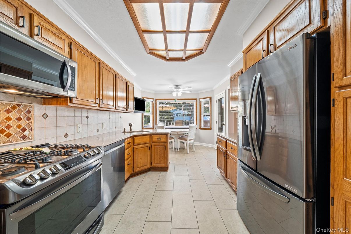 Dining room, Interior, Kitchen, Stainless Steel Appliances