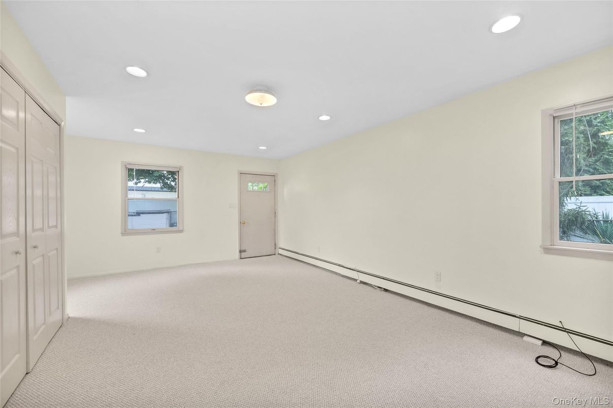 Empty room, Interior, Recessed Lighting