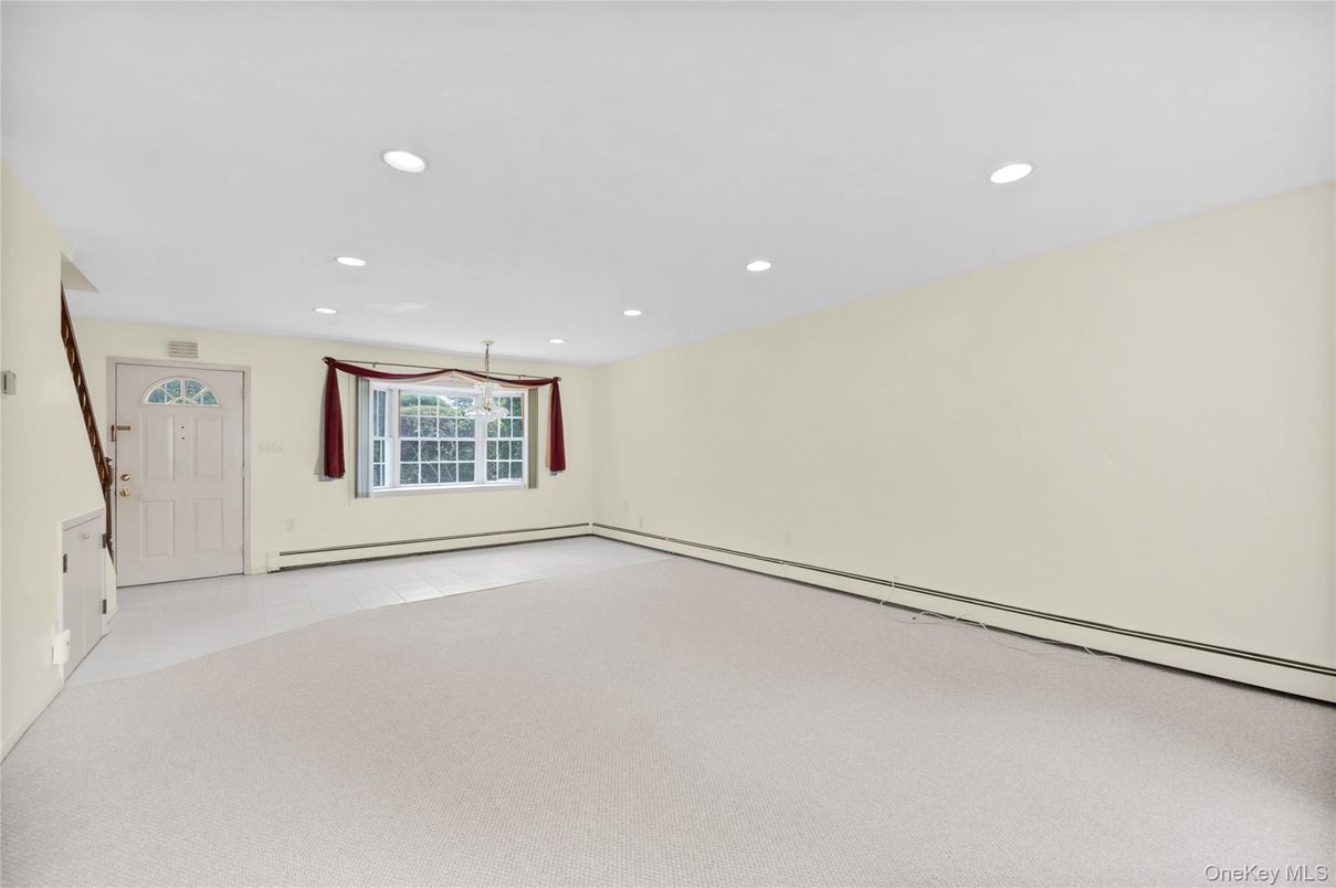 Empty room, Interior, Recessed Lighting