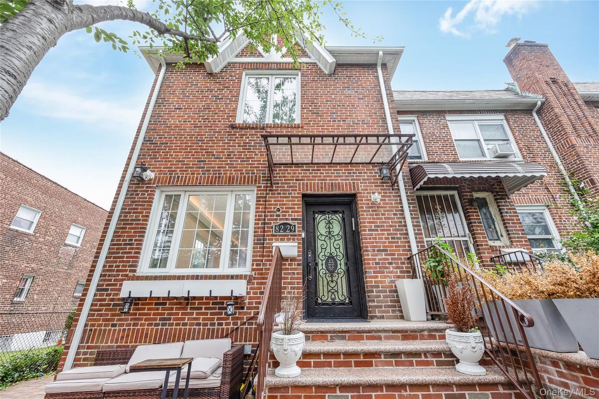 Exterior, Facade, Brick Facade, Rowhouse