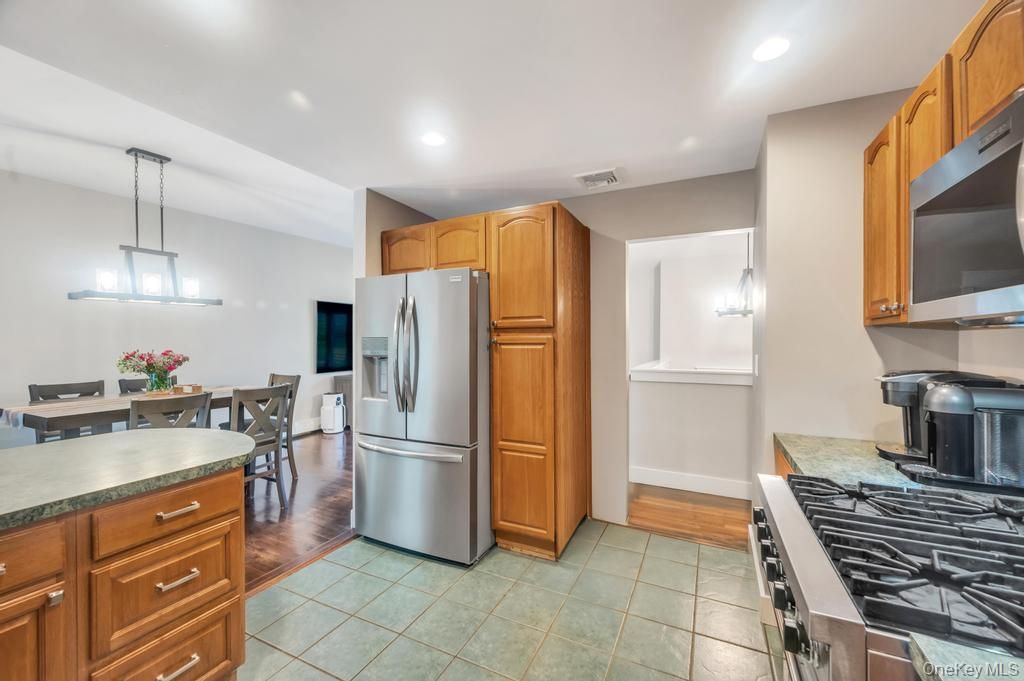 Dining room, Interior, Kitchen, Pendant Lights, Recessed Lighting, Wood Texture Flooring