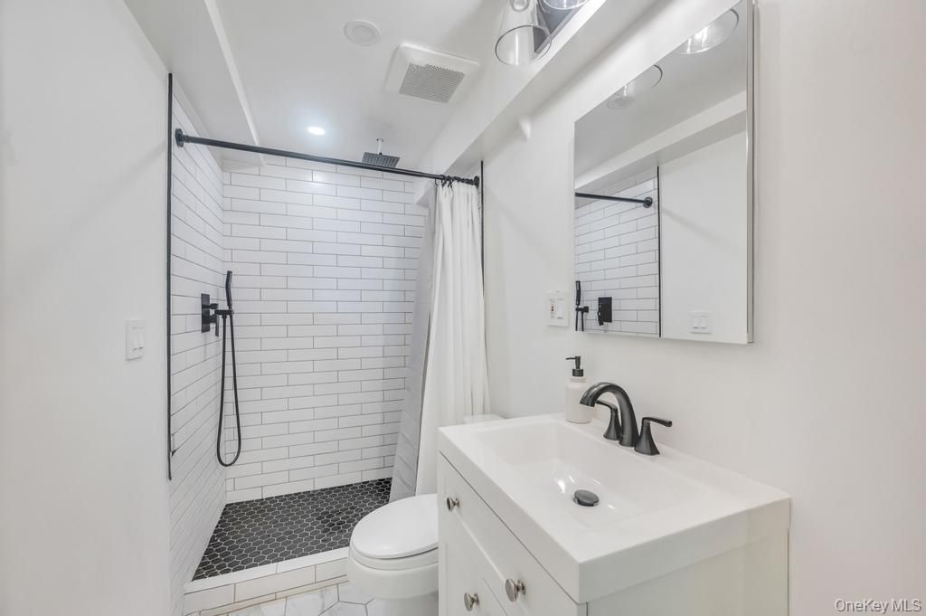 Bathroom, Interior, Recessed Lighting