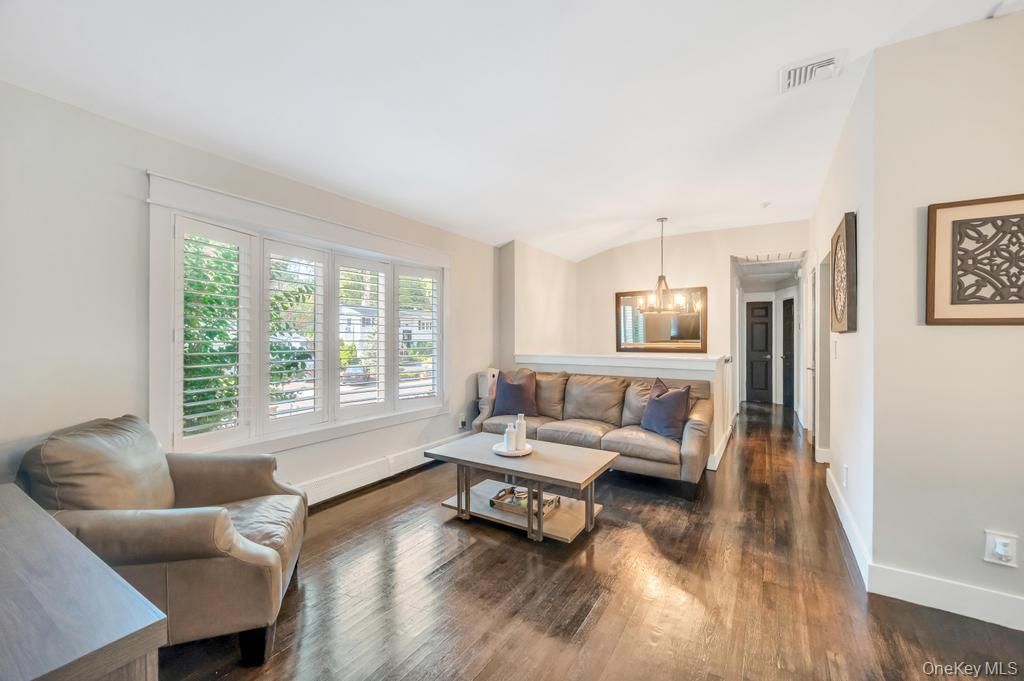 Interior, Living room, Pendant Lights, Wood Texture Flooring