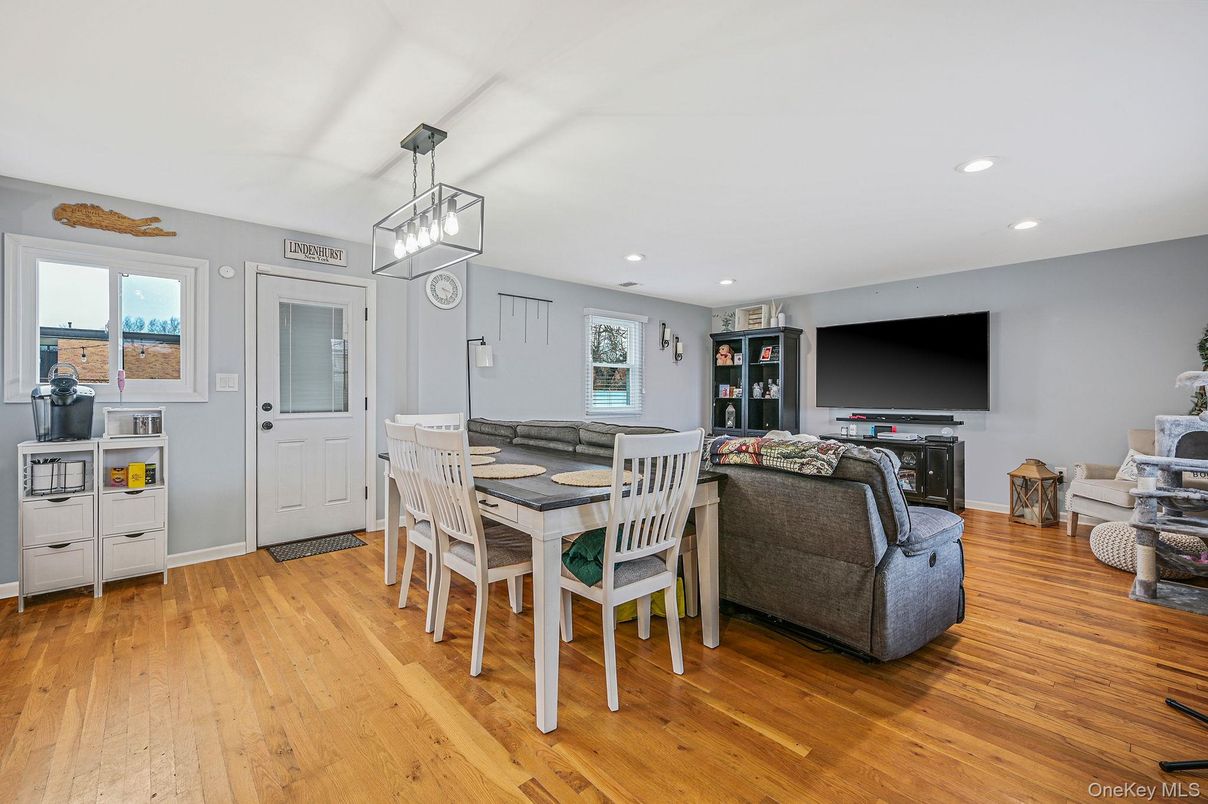 Dining room, Interior, Living room, Pendant Lights, Recessed Lighting, Wood Texture Flooring