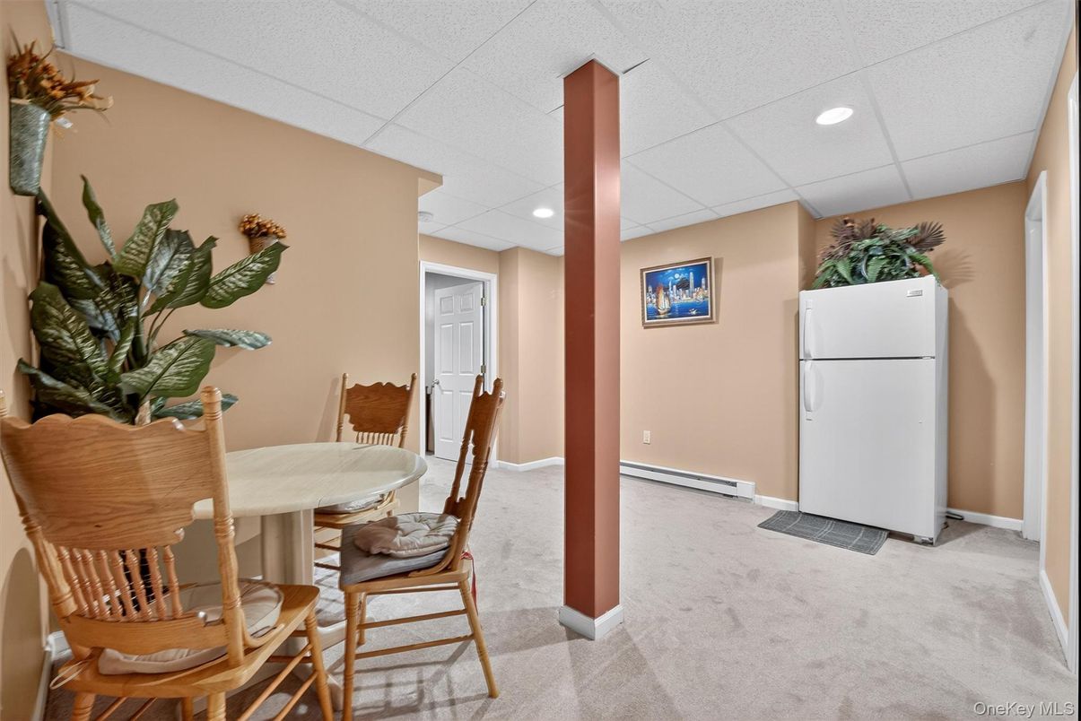 Dining room, Interior, Recessed Lighting