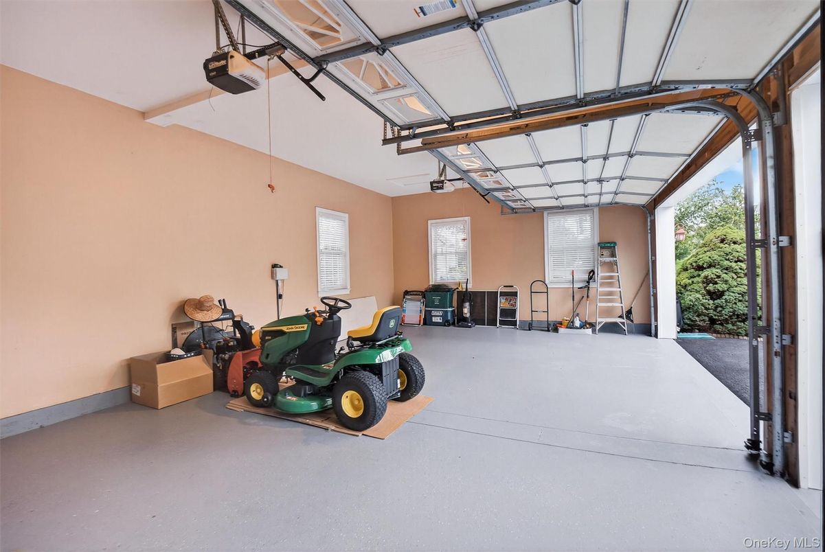 Garage, Interior