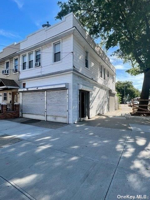 Attached, Exterior, Facade, Rowhouse