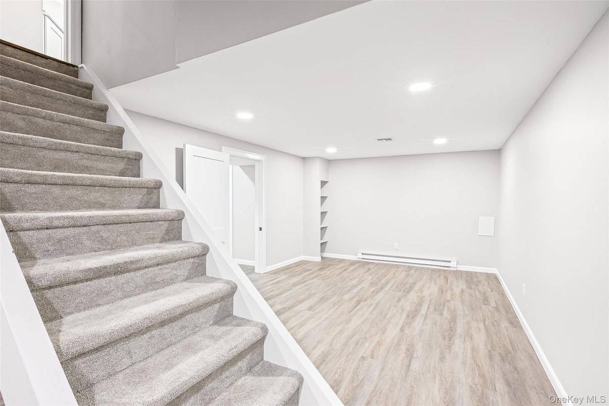Interior, Recessed Lighting, Wood Texture Flooring