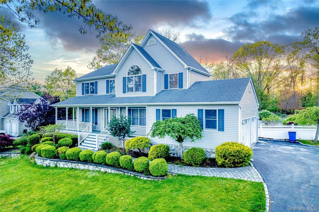 Exterior, Facade, Queen Anne Victorian