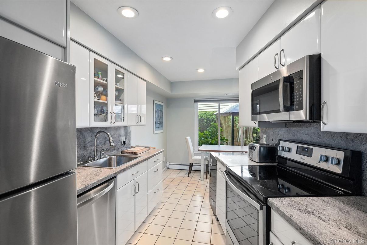 Dining room, Interior, Kitchen, Recessed Lighting, Stainless Steel Appliances