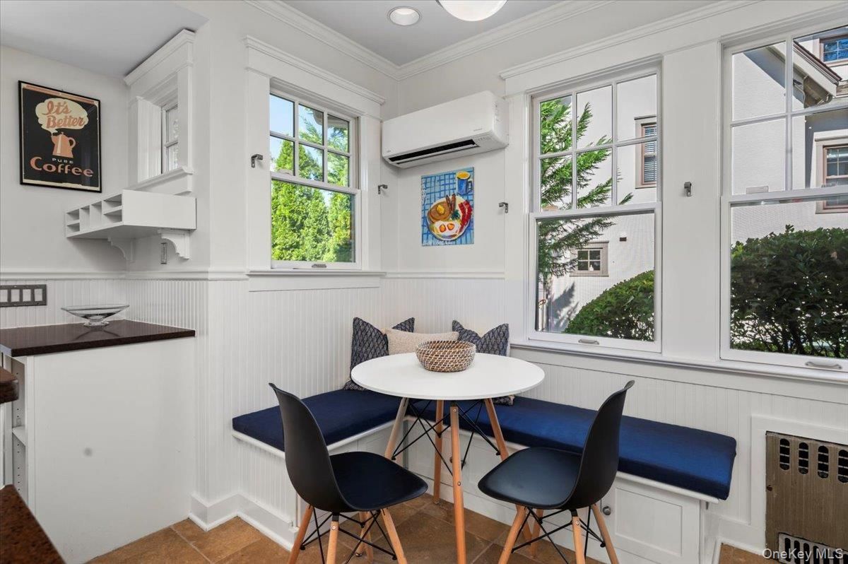 Dining room, Interior