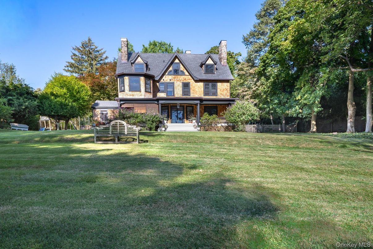 Backyard, Exterior, Facade, Queen Anne Victorian