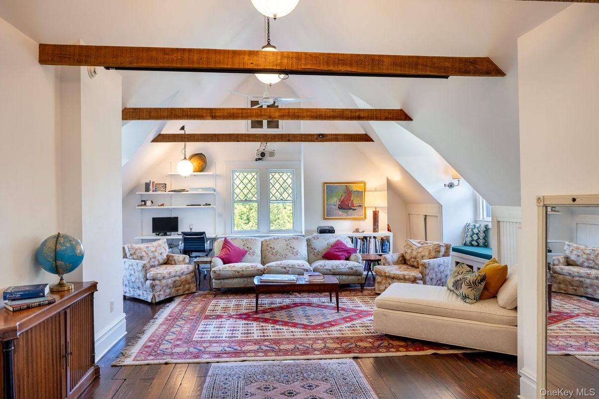 Interior, Living room, Pendant Lights, Wooden Beams, Wood Texture Flooring