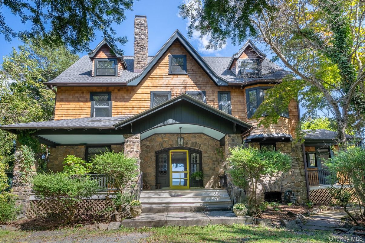 Exterior, Facade, Queen Anne Victorian