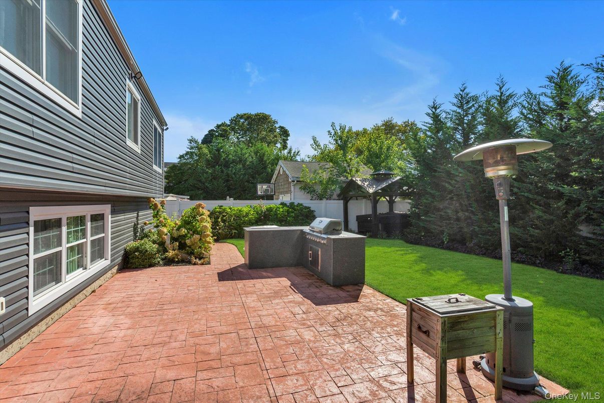 Exterior, Outdoor Kitchen