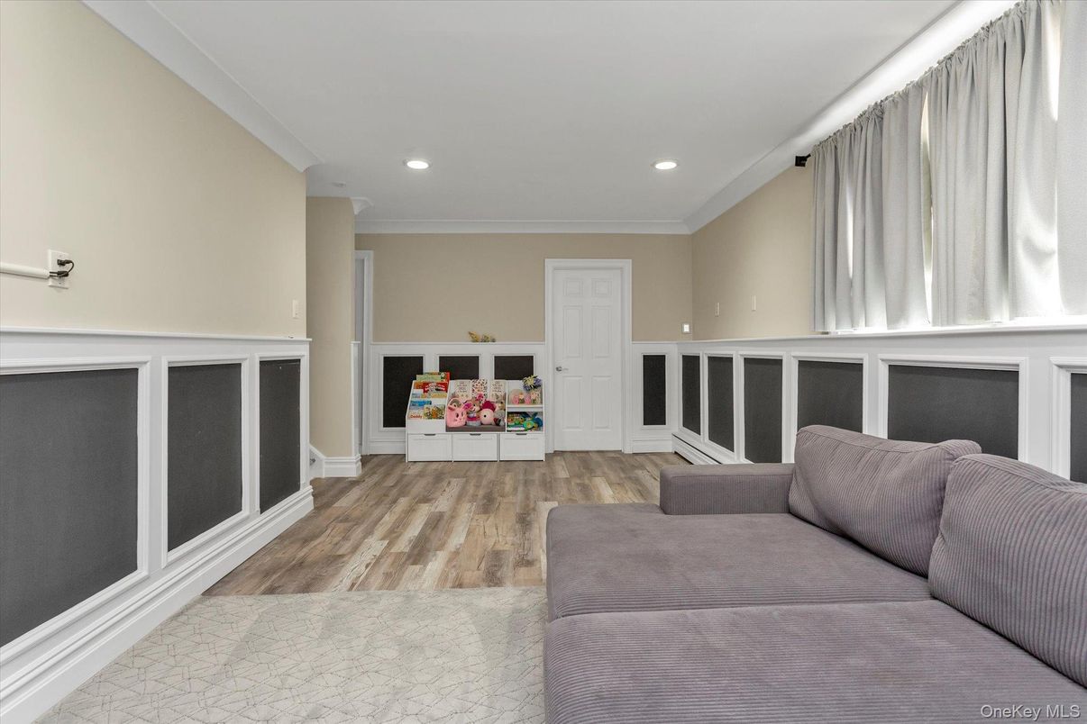 Interior, Recessed Lighting, Wood Texture Flooring