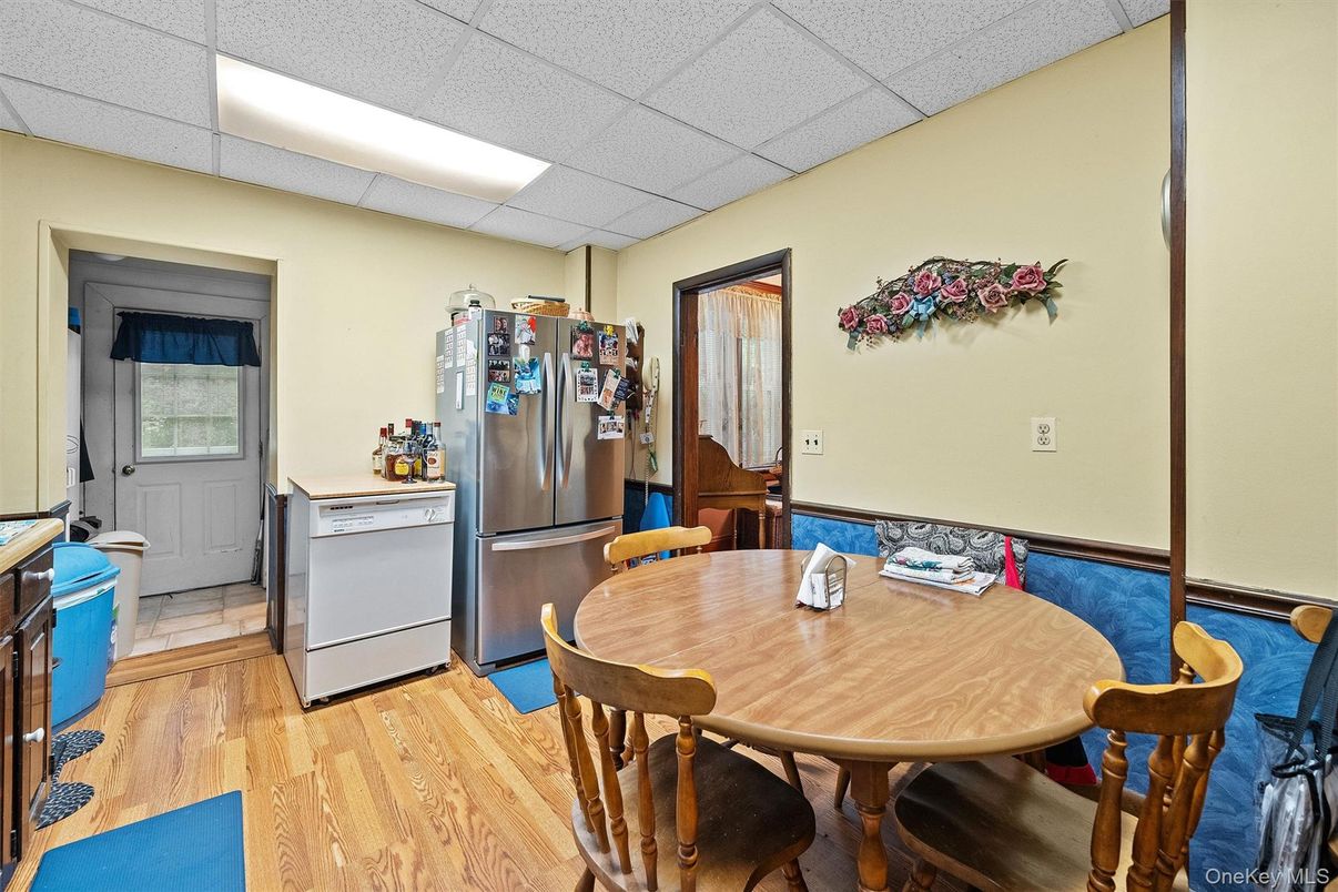 Dining room, Interior, Kitchen, Recessed Lighting, Wood Texture Flooring