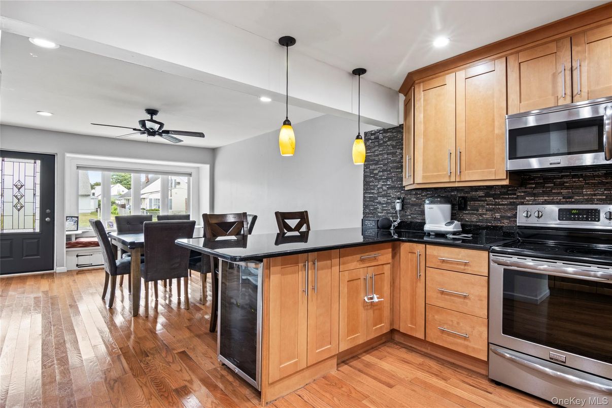 Dining room, Interior, Kitchen, Pendant Lights, Recessed Lighting, Stainless Steel Appliances, Wood Texture Flooring