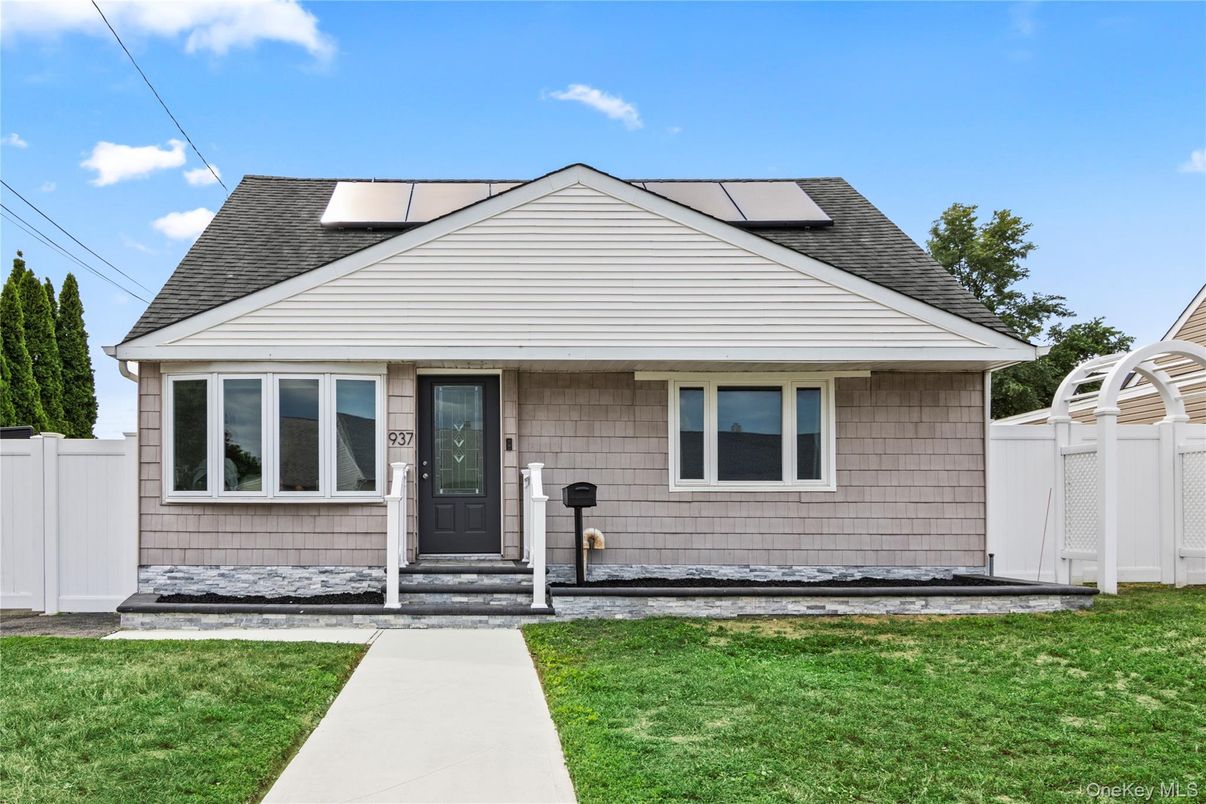 Exterior, Facade, Solar Panels, Cape Cod