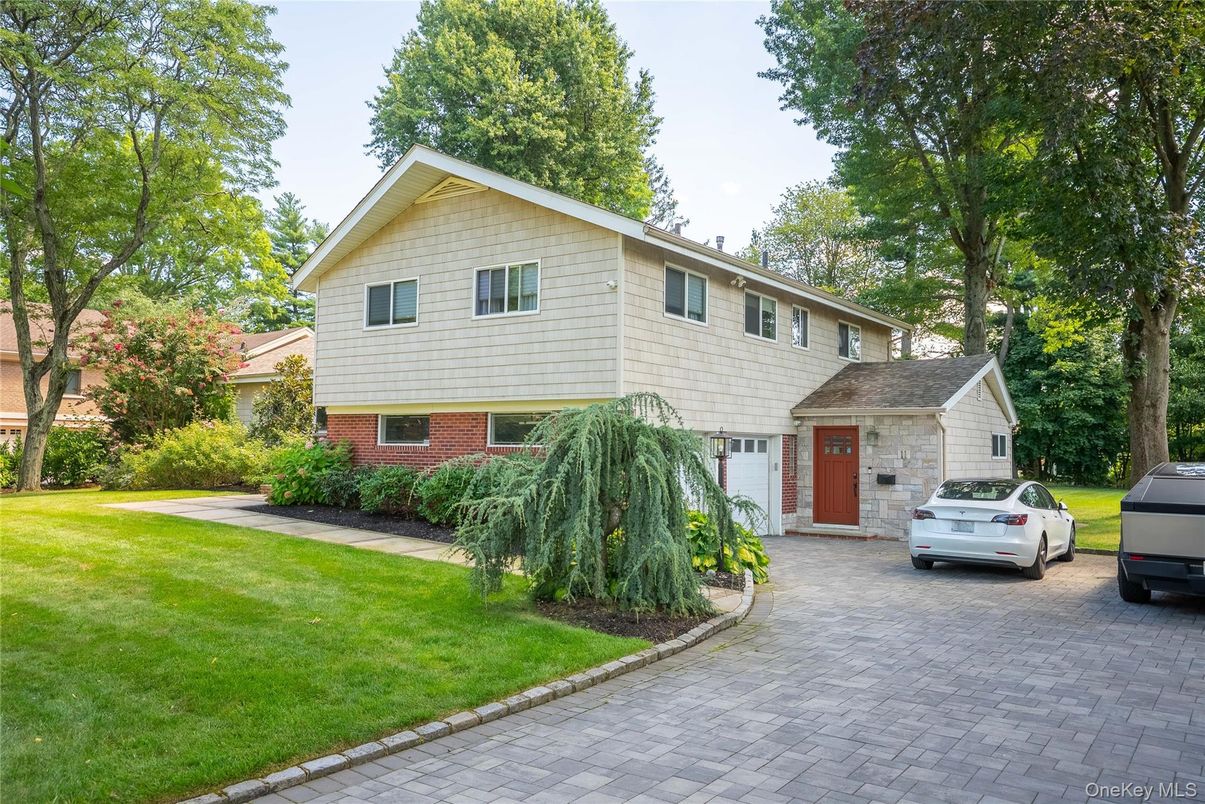 Attached, Exterior, Facade, Brick Facade, Split Level