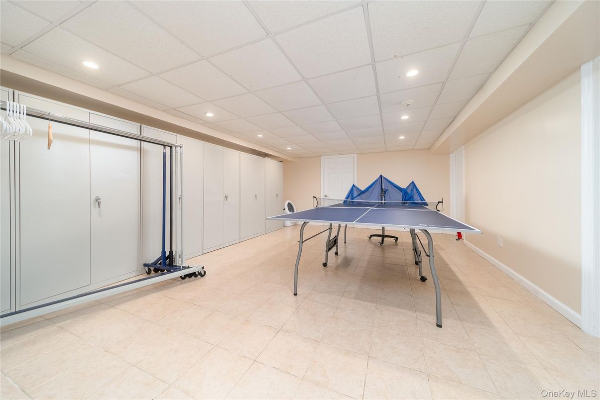 Game Room, Interior, Recessed Lighting