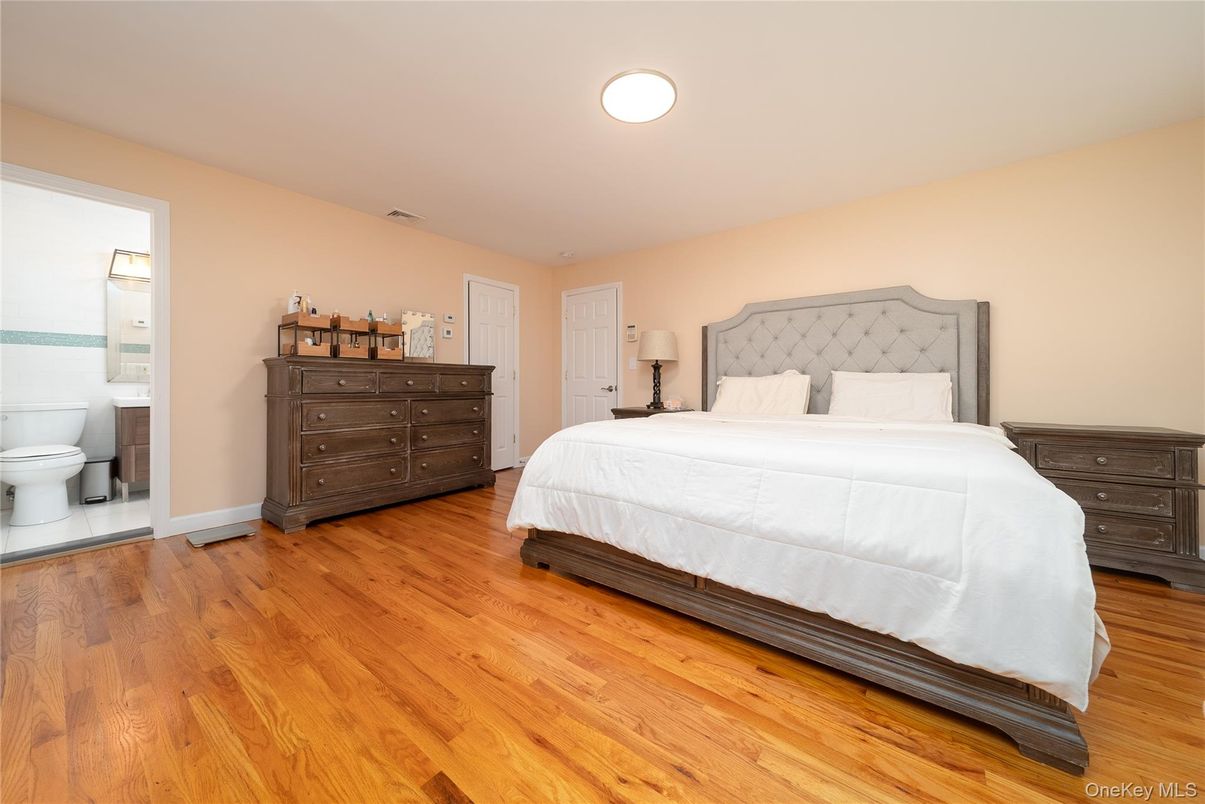 Bathroom, Bedroom, Interior, Recessed Lighting, Wood Texture Flooring