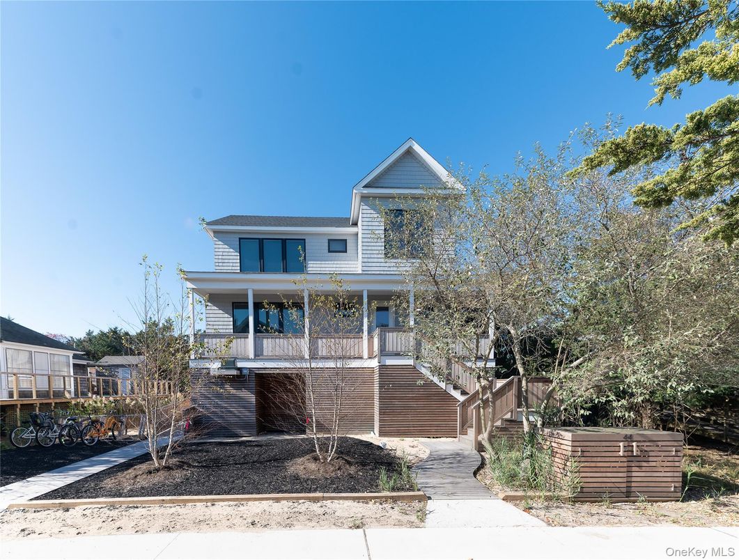 Exterior, Facade, American Foursquare