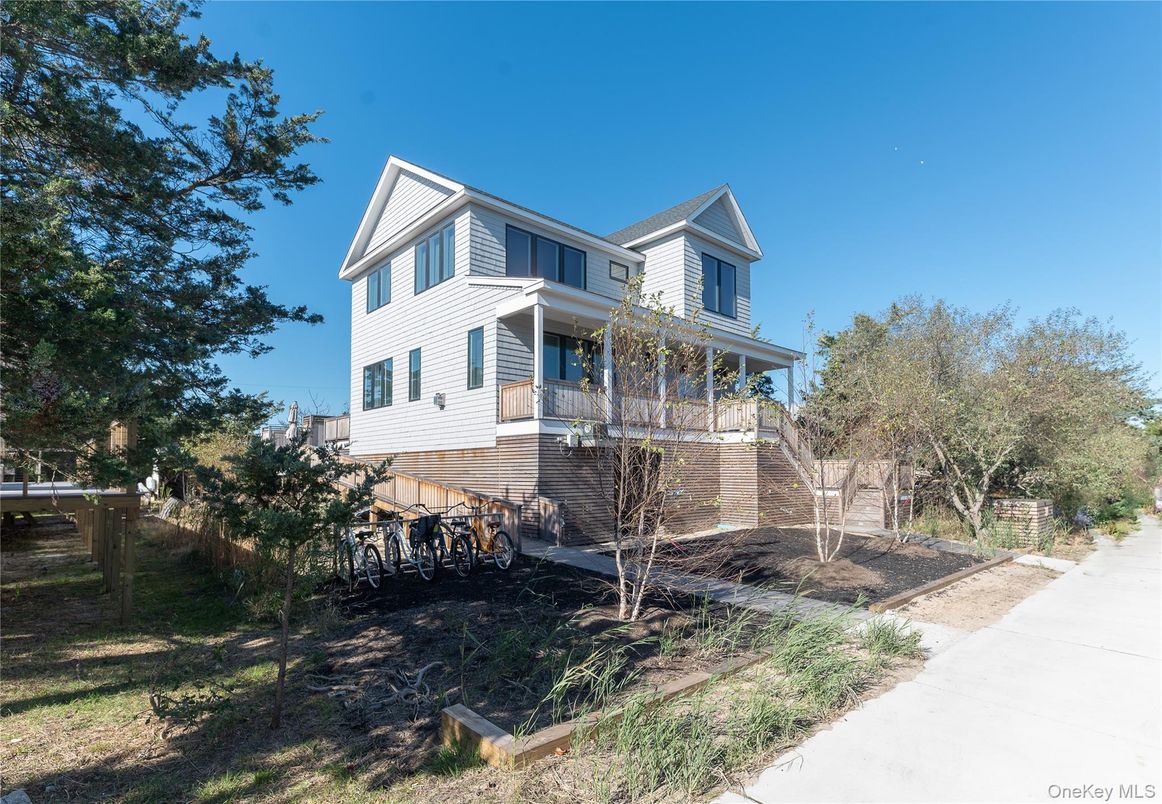 Backyard, Exterior, Facade, Queen Anne Victorian