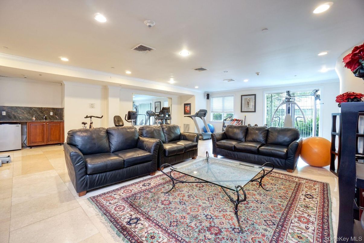 Fitness Equipment, Interior, Living room, Recessed Lighting