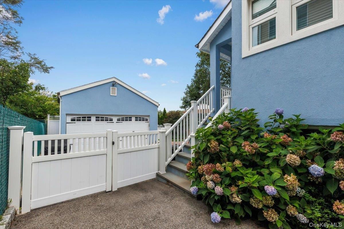 Detached Garage, Exterior