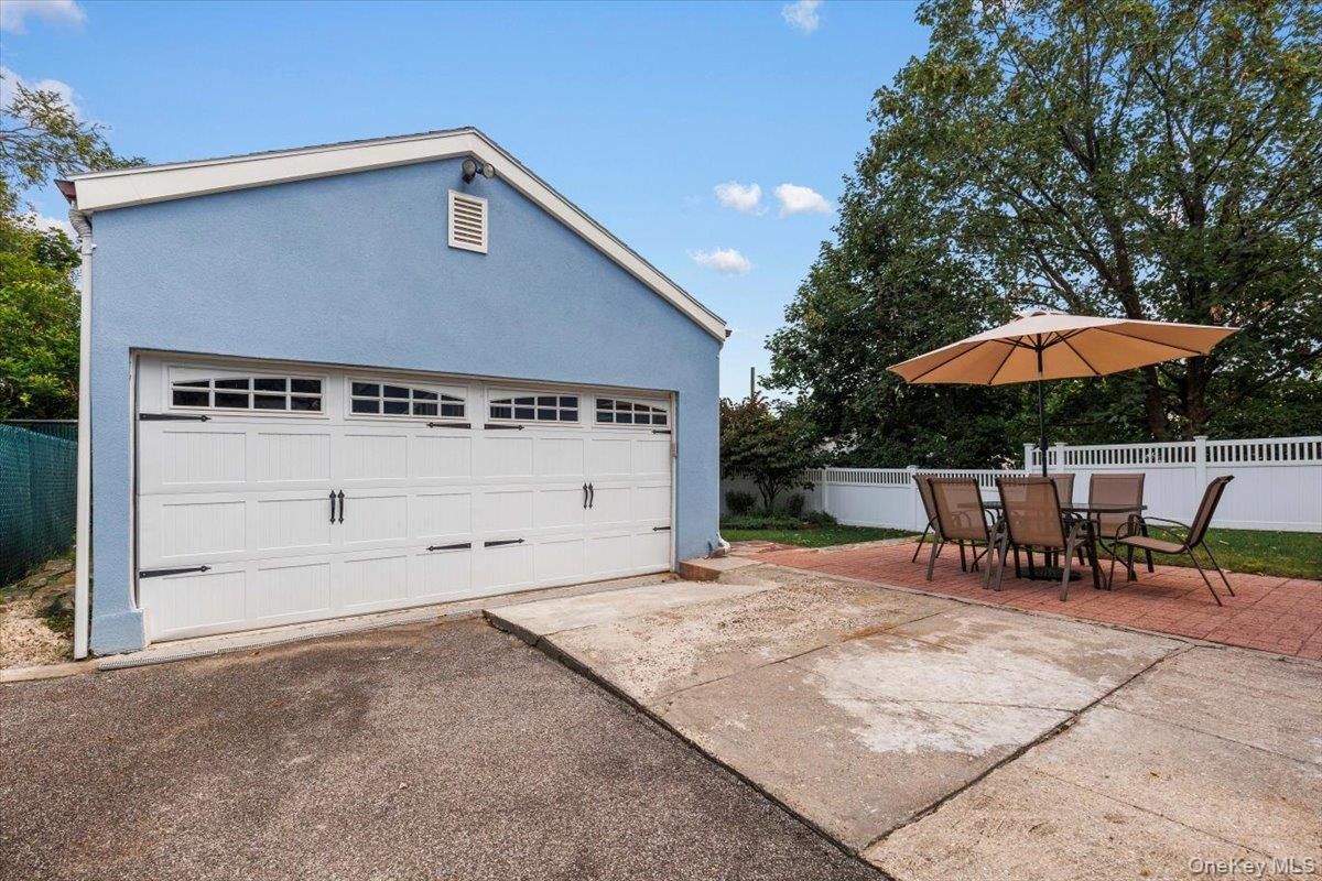 Detached Garage, Exterior
