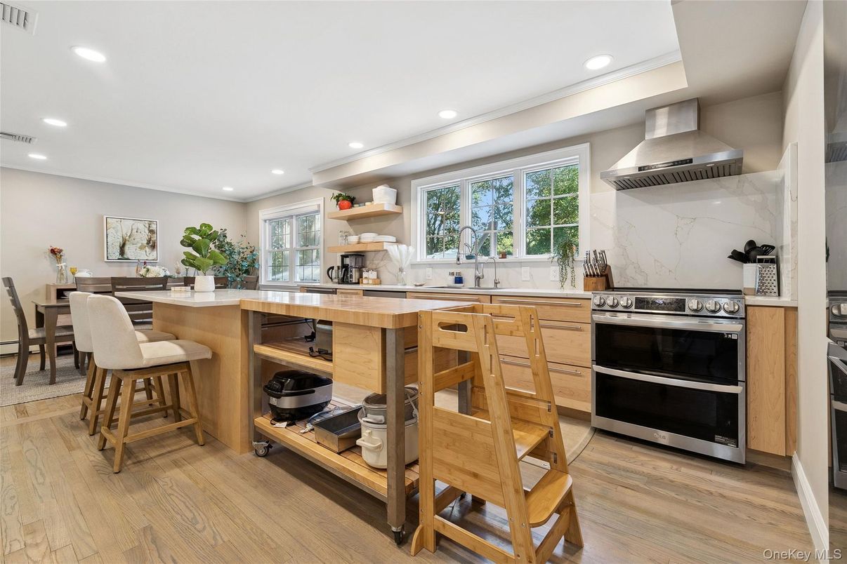 Dining room, Interior, Kitchen, Recessed Lighting, Stainless Steel Appliances, Wood Texture Flooring