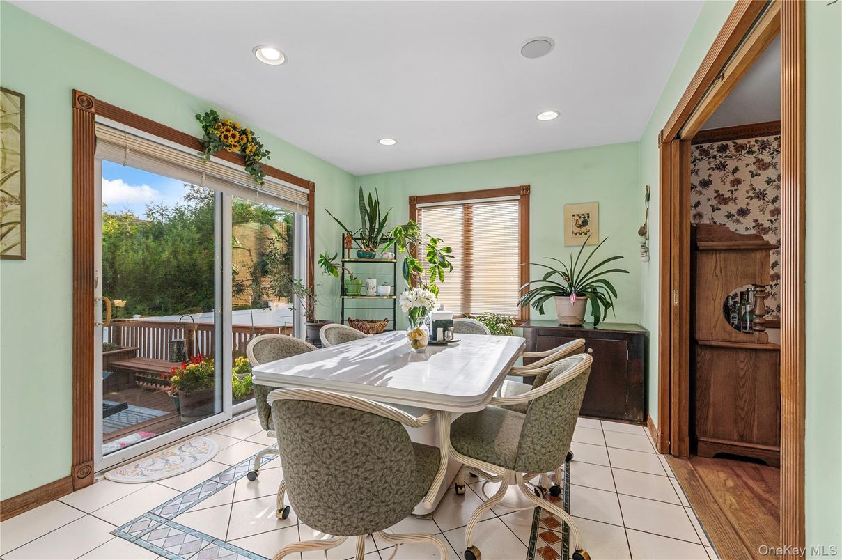 Dining room, Interior, Recessed Lighting