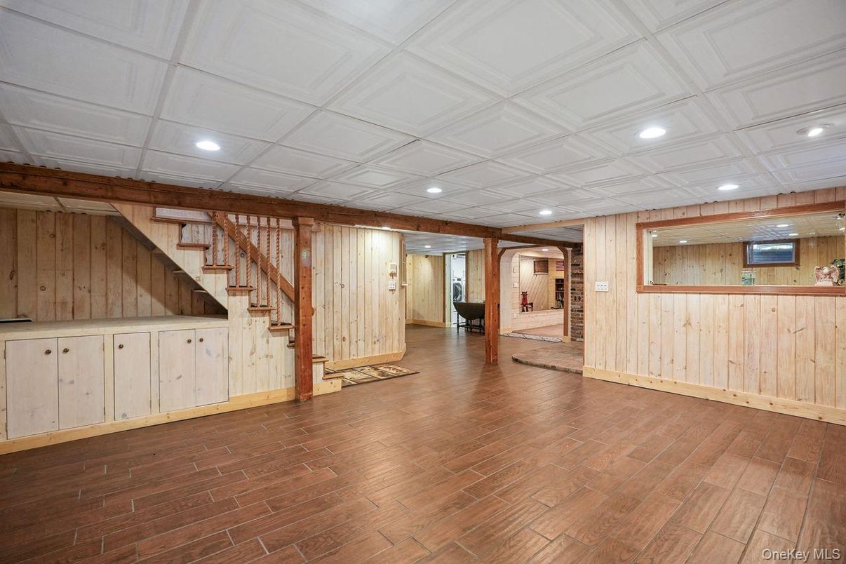 Empty room, Interior, Recessed Lighting, Wood Texture Flooring, Wooden Walls