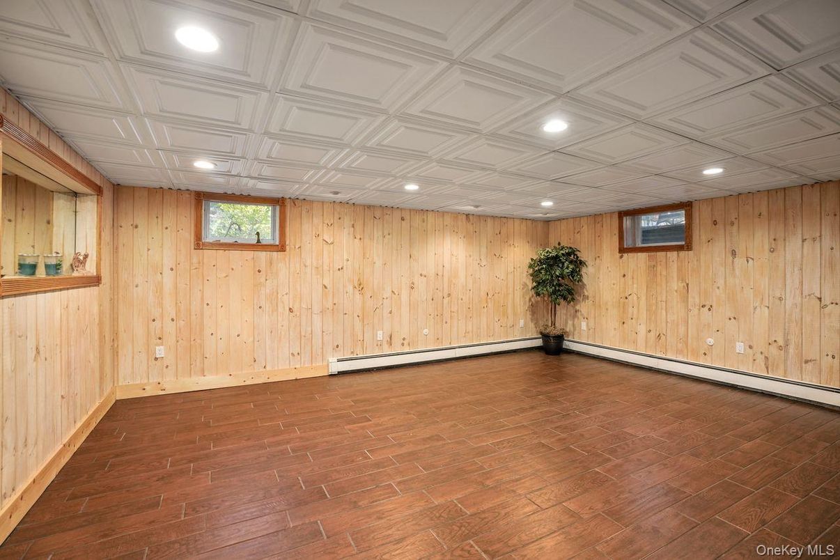 Empty room, Interior, Recessed Lighting, Wood Texture Flooring, Wooden Walls