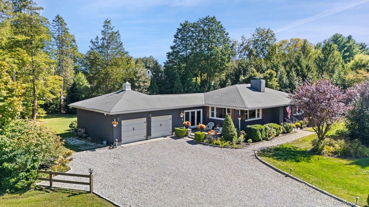Attached, Exterior, Facade, Ranch