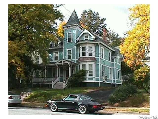Exterior, Facade, Queen Anne Victorian