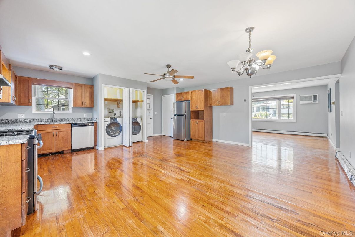 Chandelier, Interior, Kitchen, Recessed Lighting, Washer, Wood Texture Flooring