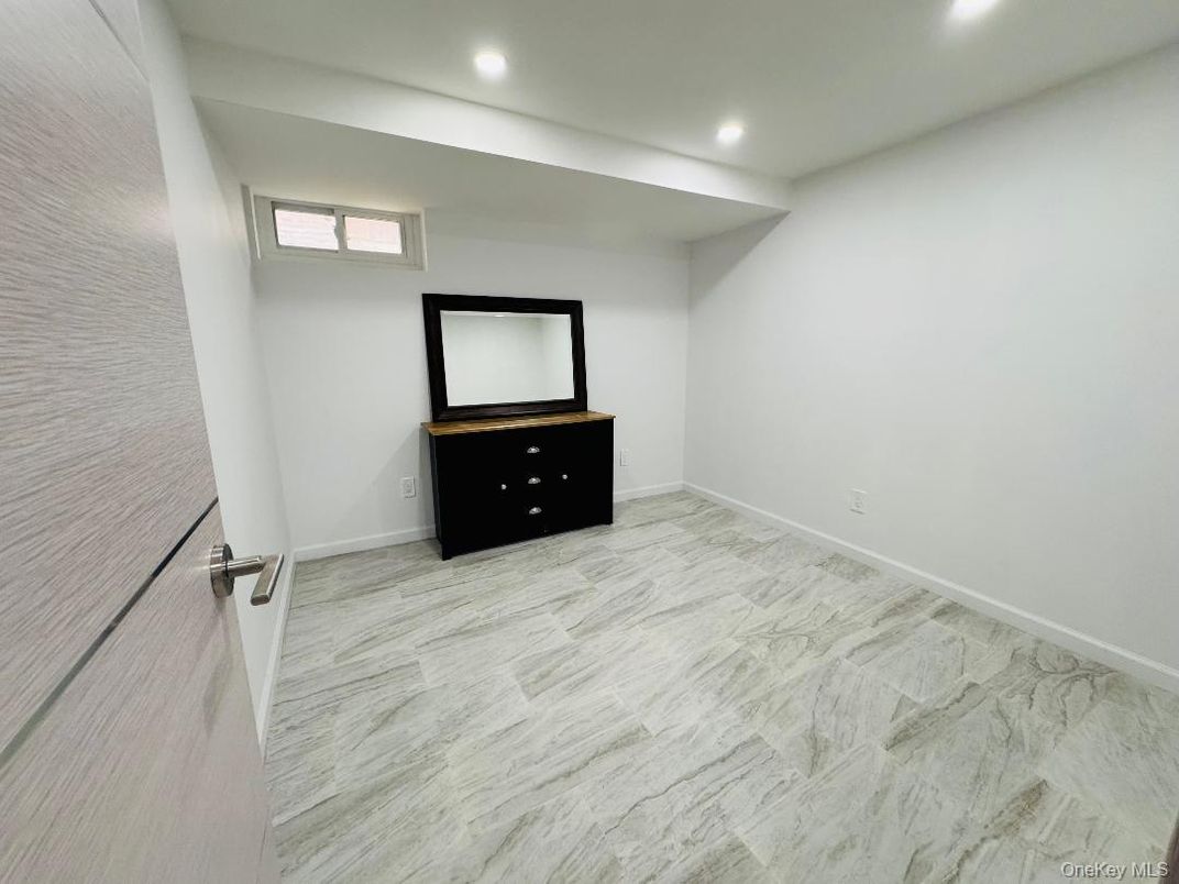 Interior, Marble, Projection Screen, Recessed Lighting