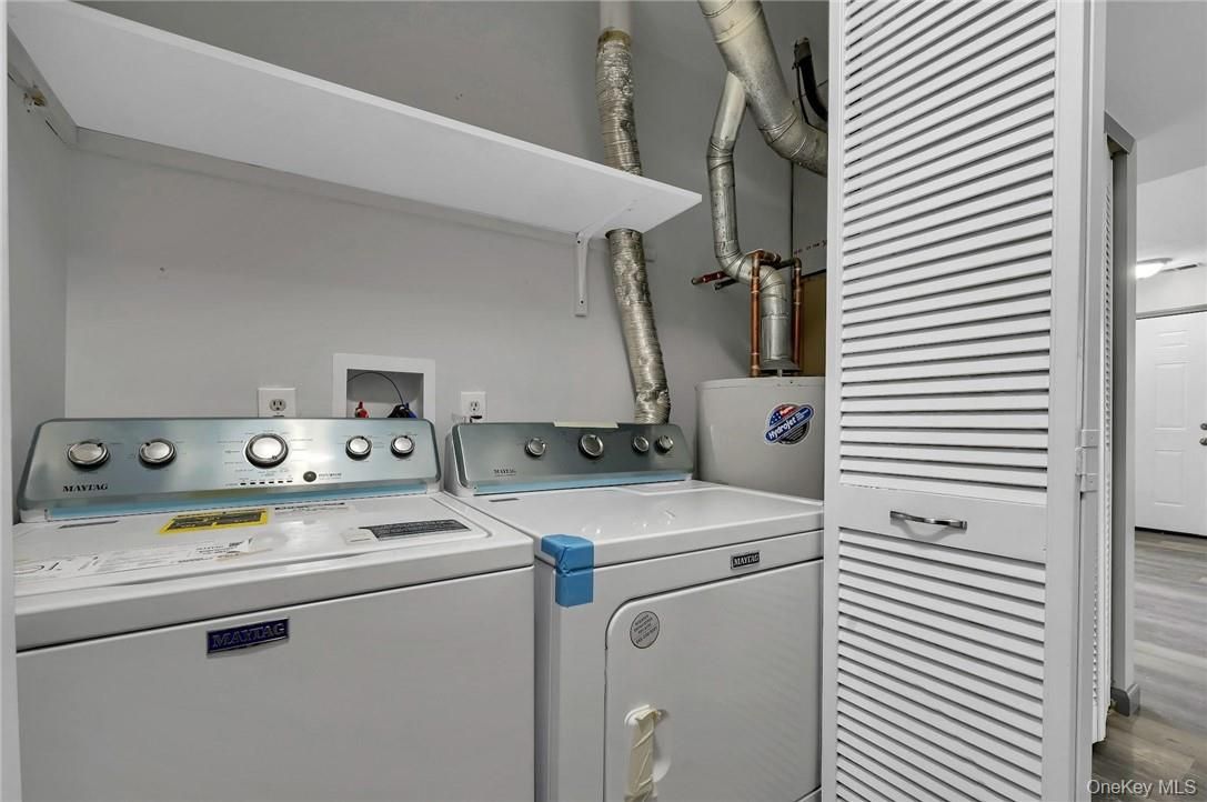 Interior, Utility Closets, Washer, Wood Texture Flooring