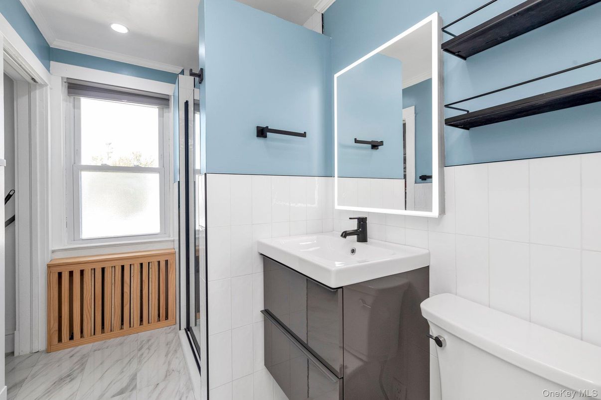 Bathroom, Interior, Marble, Recessed Lighting