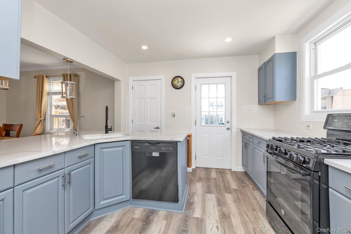Interior, Kitchen, Pendant Lights, Recessed Lighting, Wood Texture Flooring